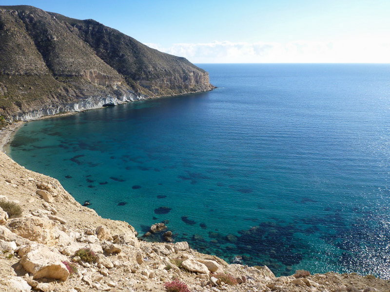 Eine Bucht in Cala San Pedro, Spanien