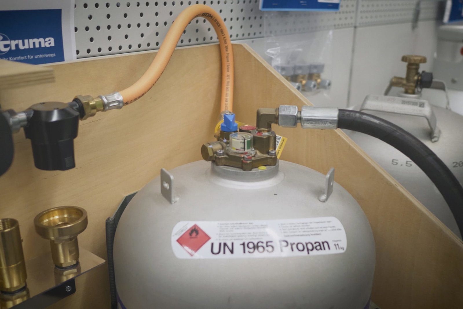 Gasfles tijdens het kamperen: eenvoudig bijvullen in plaats van sjouwen met zware dingen!
