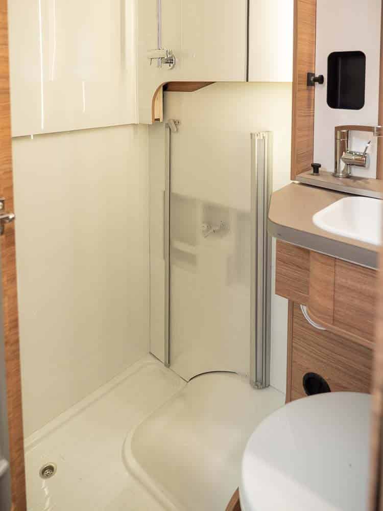 Weinsberg X-Cursion Van Dusche