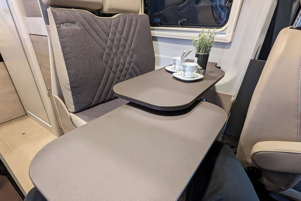 Bürstner Lineo C 590 tafel