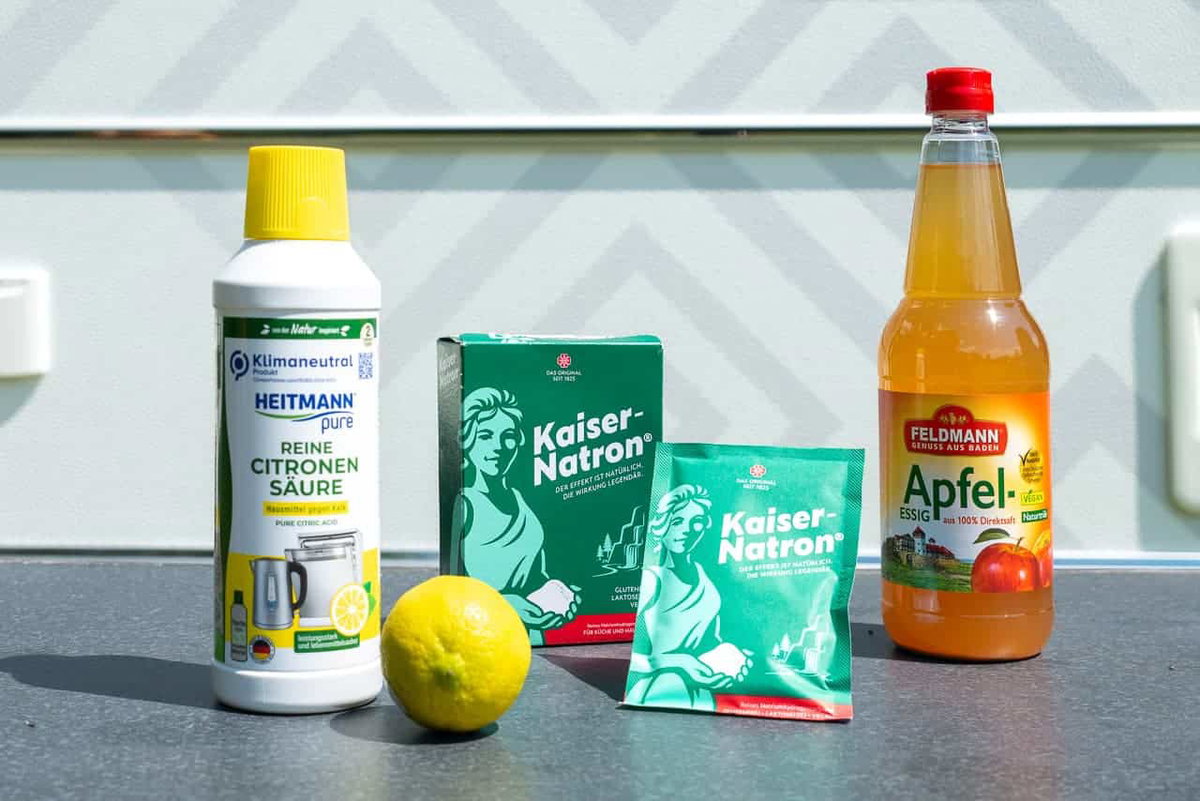 Huismiddeltjes om de grill schoon te maken: met soda, citroenzuur, azijn en heet water tegen vet en aangebrande resten