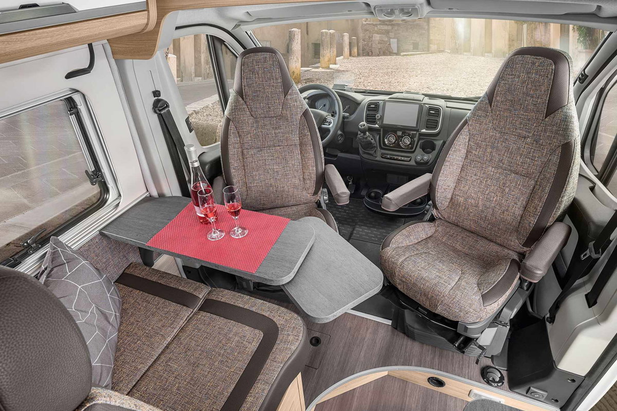 Een comfortabele, gezellige zithoek is ook mogelijk op slechts 5,41 meter. © Knaus Tabbert AG