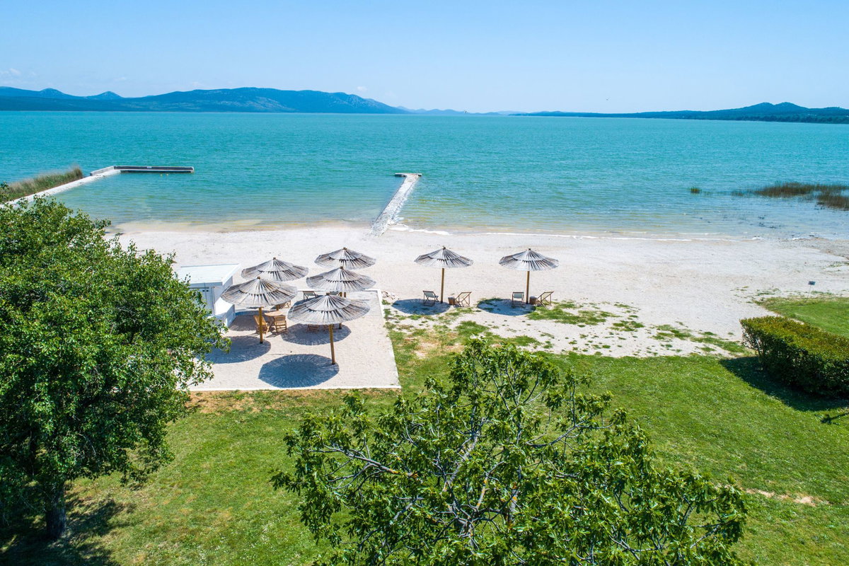 Campings Dalmatië - Voor kampeerders die van rust en natuur houden: Kamperen aan het Vrana-meer in Noord-Dalmatië. © PiNCAMP