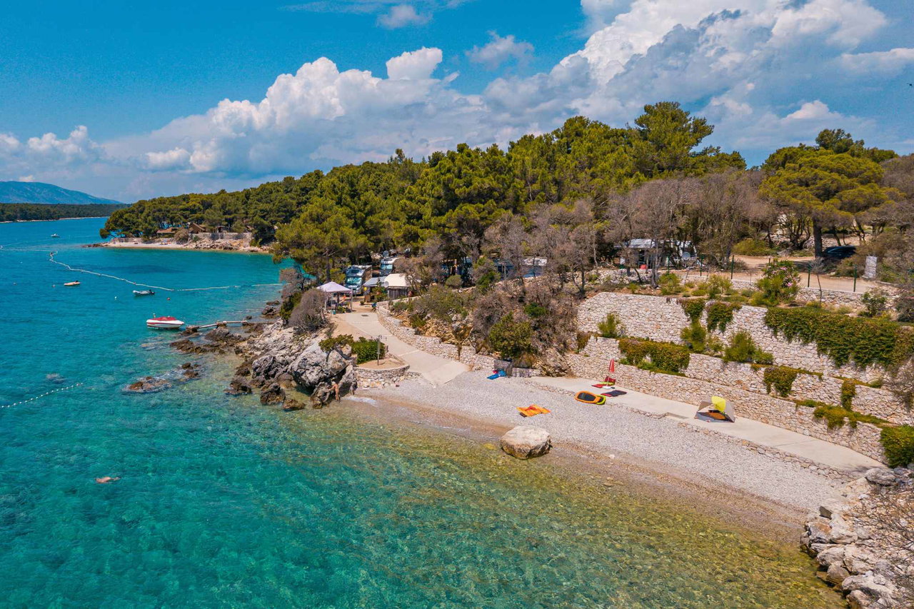 Campingplätze Kvarner Bucht - 4-Sterne-FKK-Camping im Süden der Insel Cres.