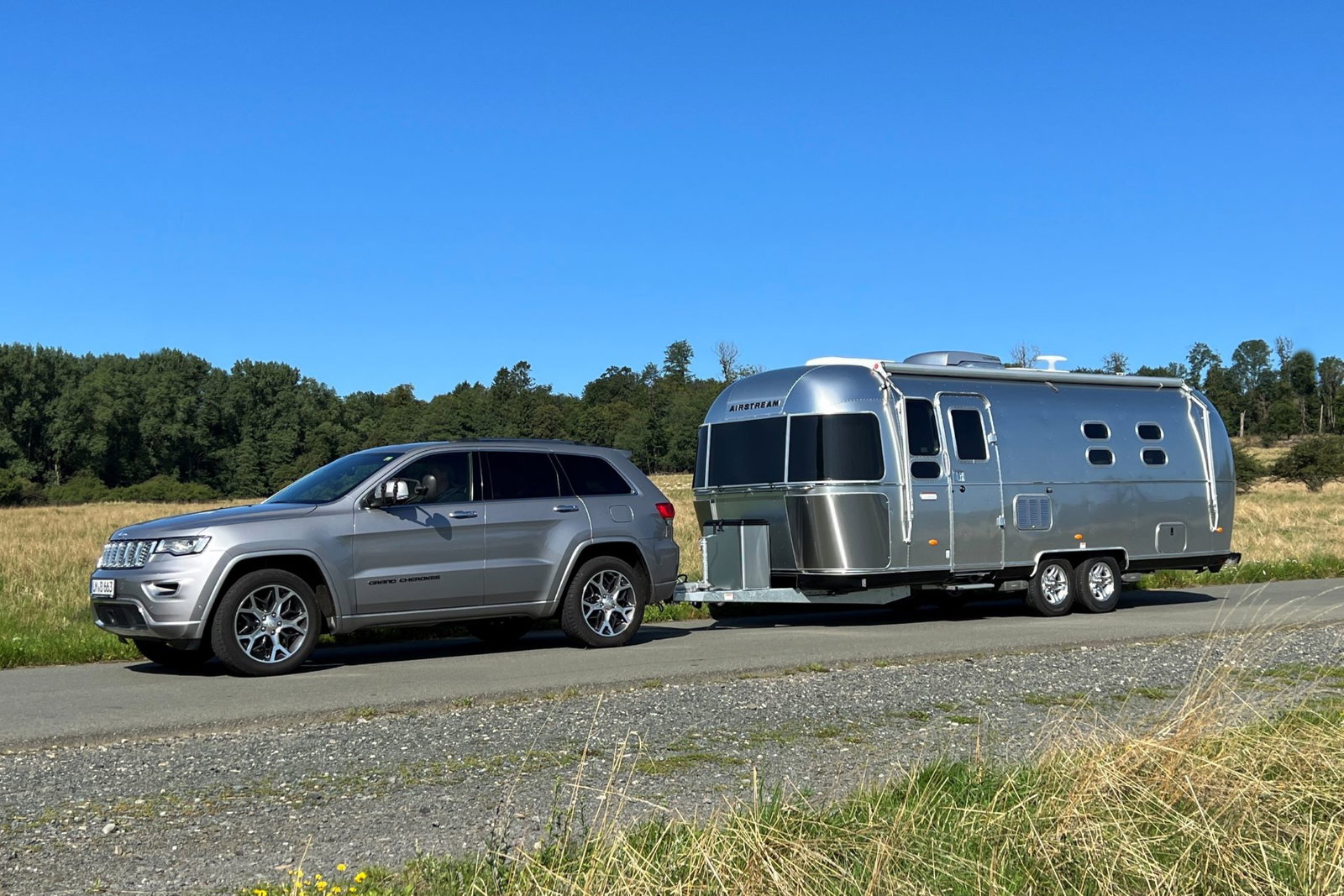 Innovaties op de Caravan Salon 2023: Airstream Duitsland presenteert luxe caravan met comfort badkamer en keuken met oven