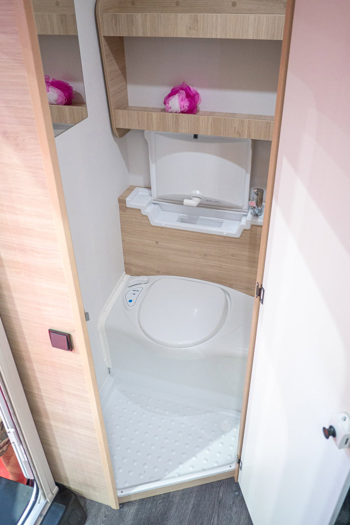 Sterckeman Easy 390 CP Caravan Salon 2023 Bad Duschwanne