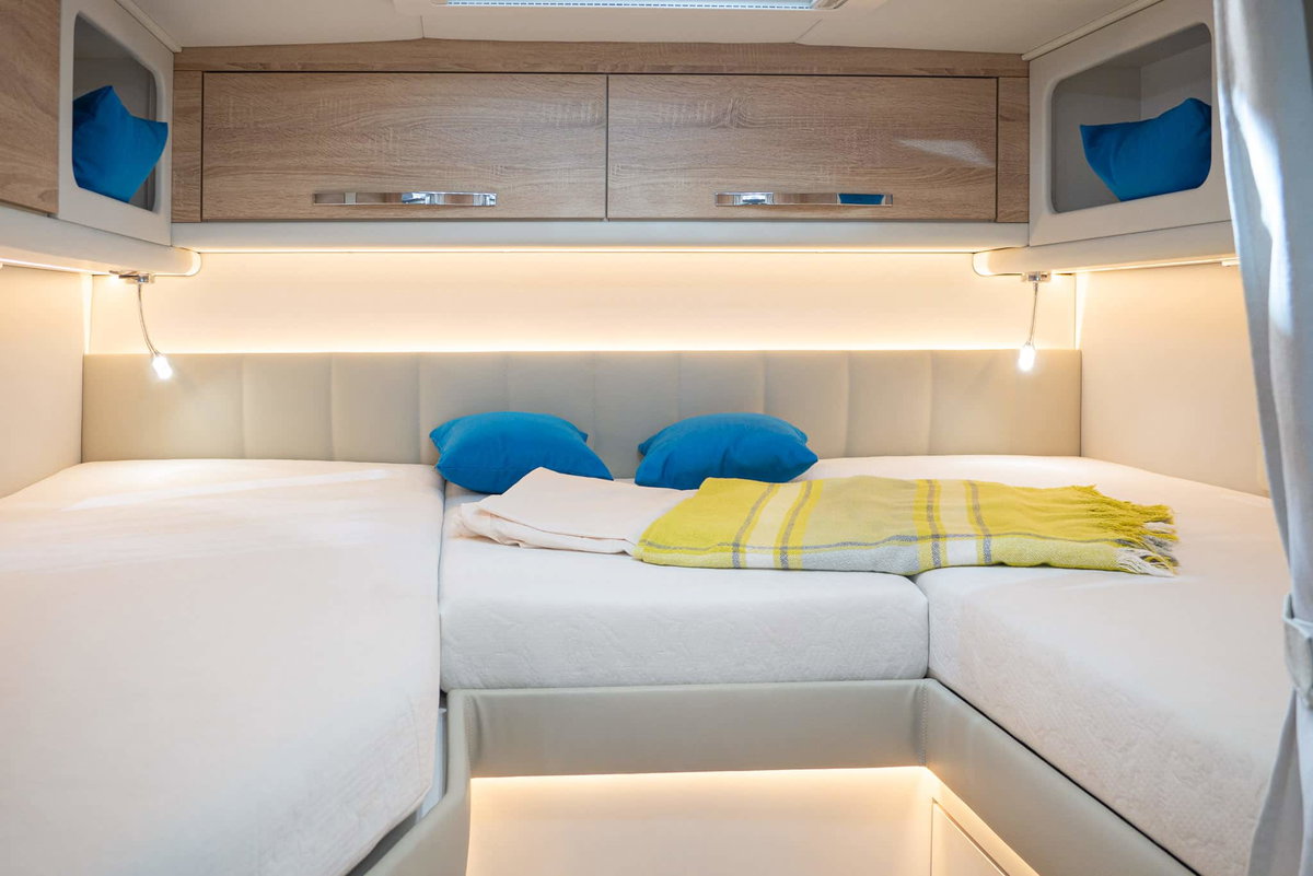 Atlantis Deluxe 695 Bett Caravan Salon 2023