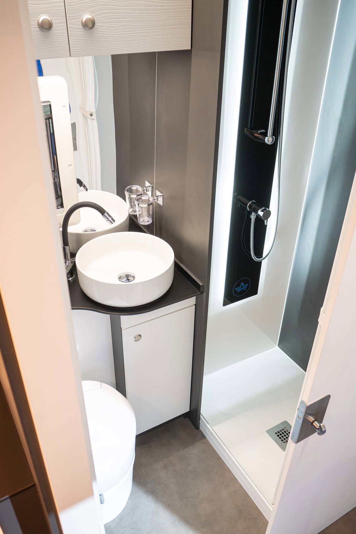 Atlantis Compact 595 Caravan Salon 2023 Bad