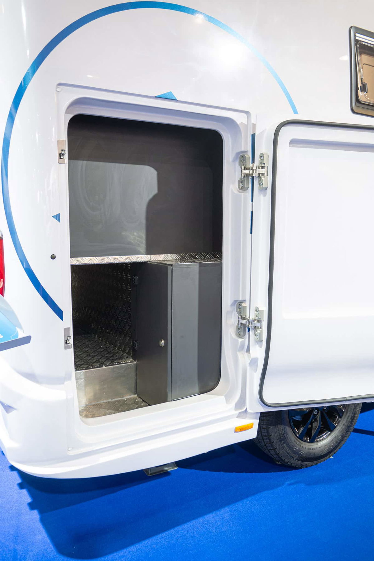 Atlantis Compact 595 Caravan Salon 2023 Heckgarage