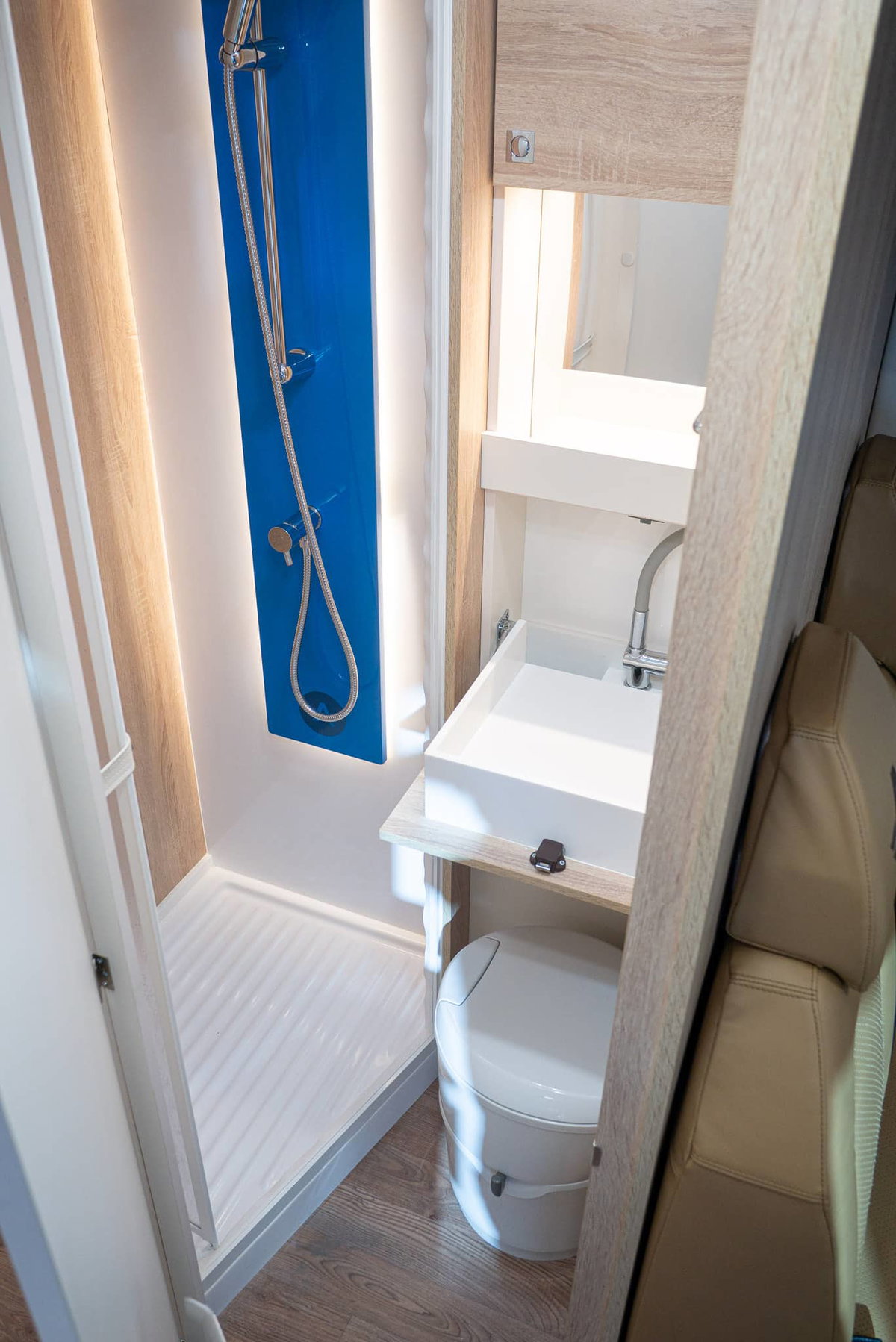 Atlantis Deluxe 695 Bad Caravan Salon 2023