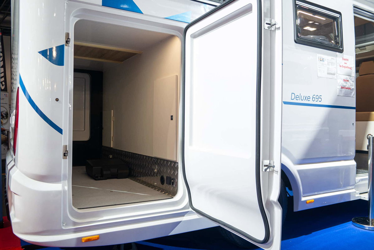 Atlantis Deluxe 695 Heckgarage Caravan Salon 2023