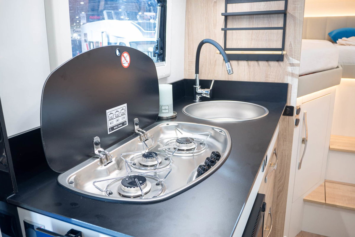 Atlantis Deluxe 695 Küche Caravan Salon 2023