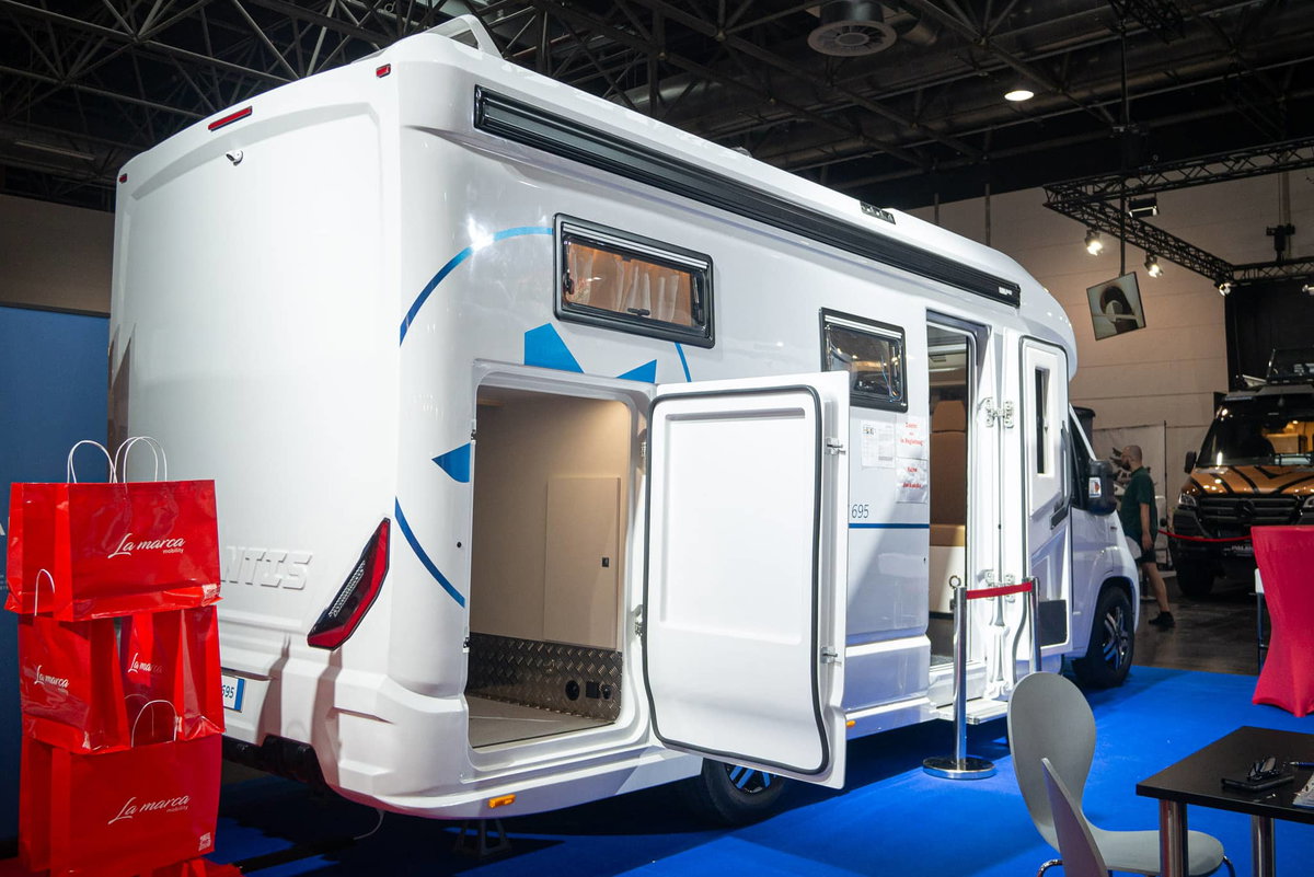 Atlantis Deluxe 695 Seite Caravan Salon 2023