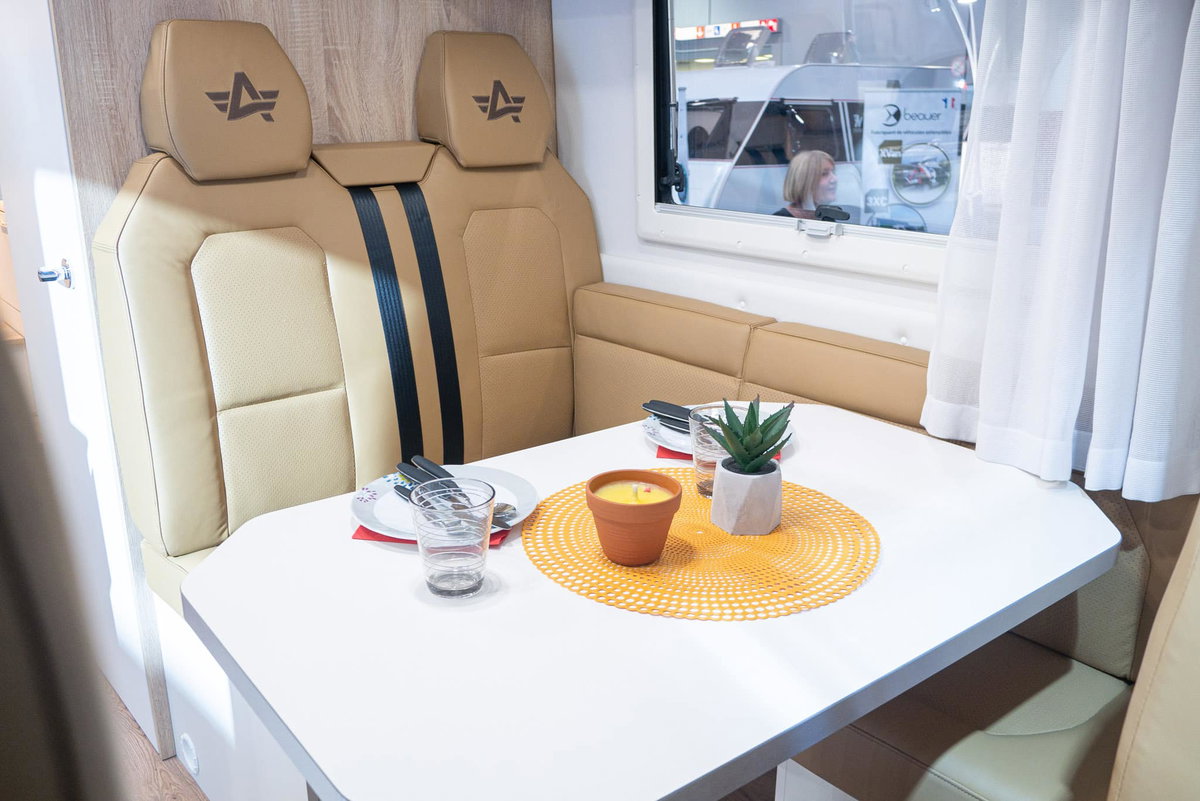 Atlantis Deluxe 695 Sitzgruppe Caravan Salon 2023