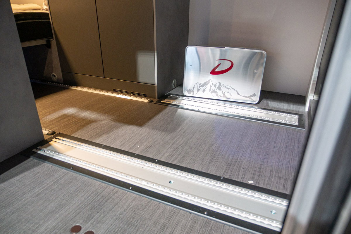 Dethleffs Yoka Go Caravan Salon 2023 Airlineschienen