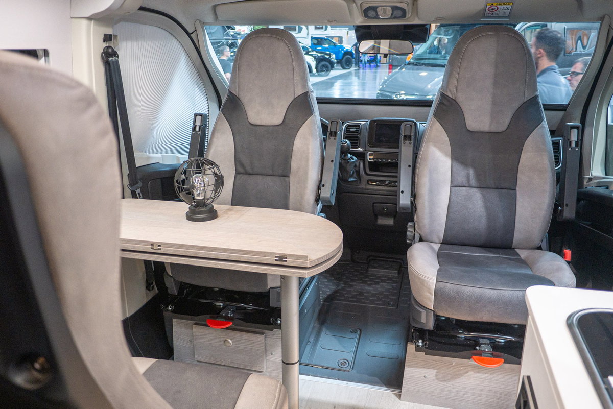 FurgoK Xpace 600+ Caravan Salon 2023 Fahrerkabine