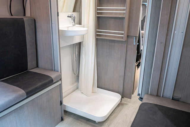 FurgoK Xpace 600+ (2024): innovatieve camper met ultrahoog dak en flexibele badkamer