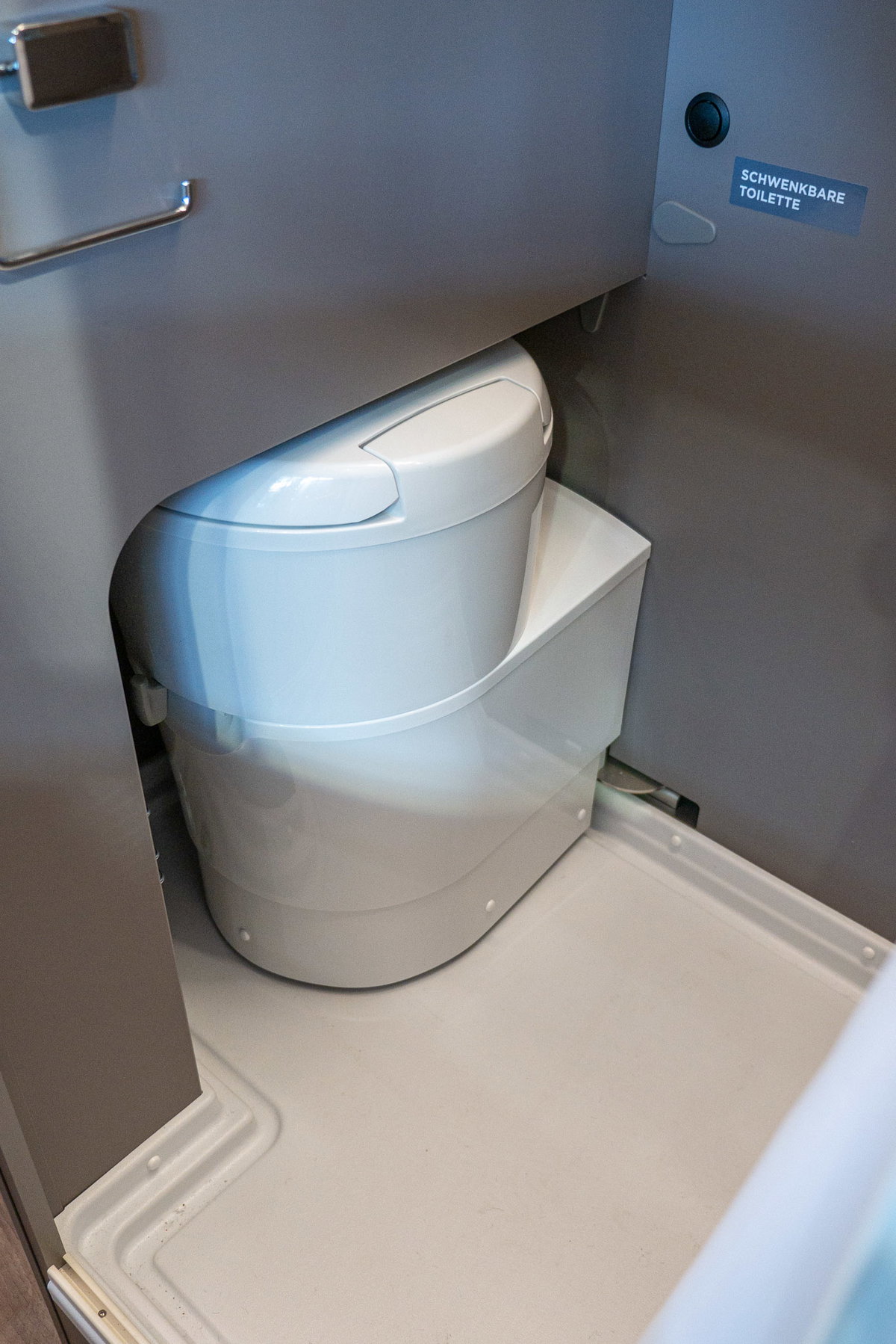 LMC Innovan 592 Caravan Salon 2023 WC