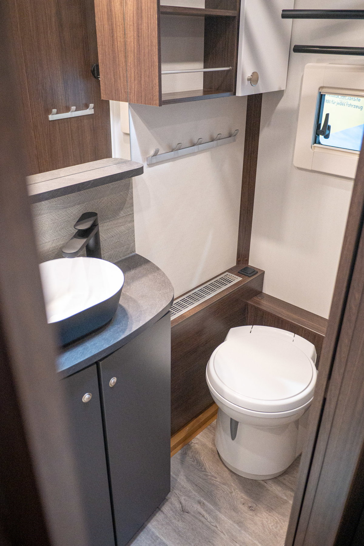 Polar Blackline 730 BQWL Caravan Salon 2023 Bad