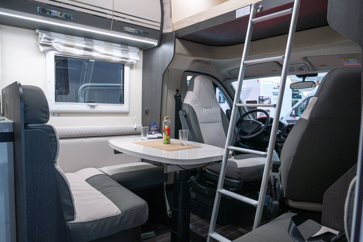 Roller Team Kronos Advance 290 M Caravan Salon Fahrerkabine