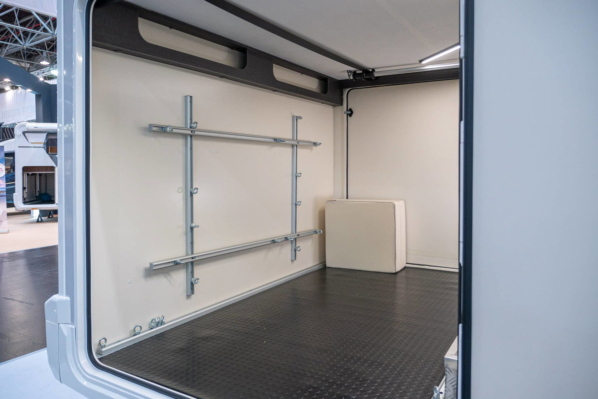 Roller Team Kronos Advance 290 M Caravan Salon Heckgarage