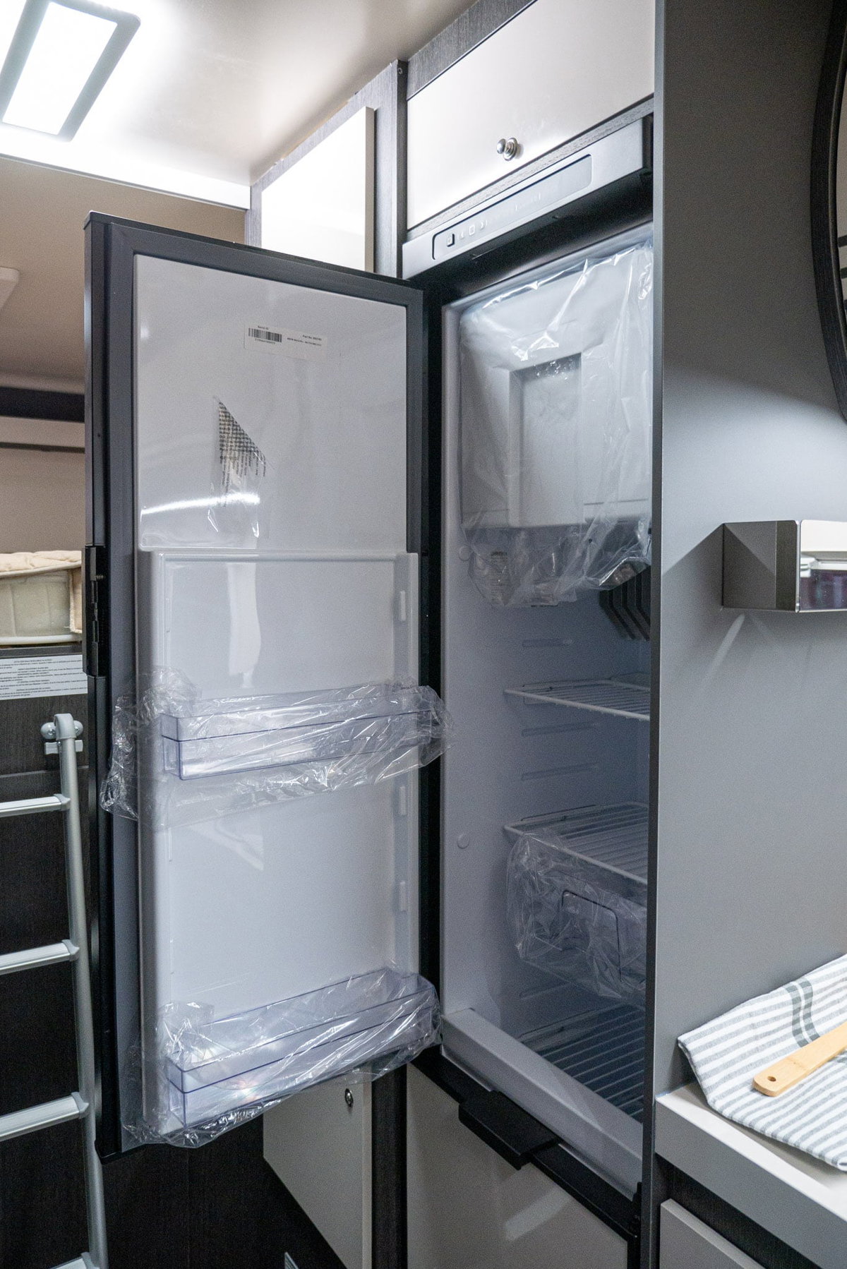 Roller Team Kronos Advance 290 M Caravan Salon Kühlschrank