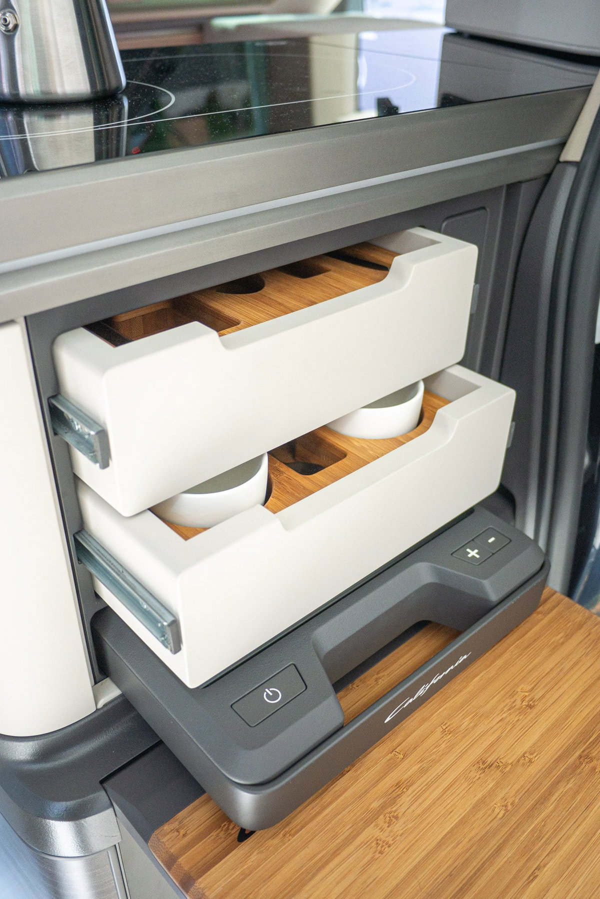 VW Multivan California Concept Caravan Salon 2023 Schubladen Küche