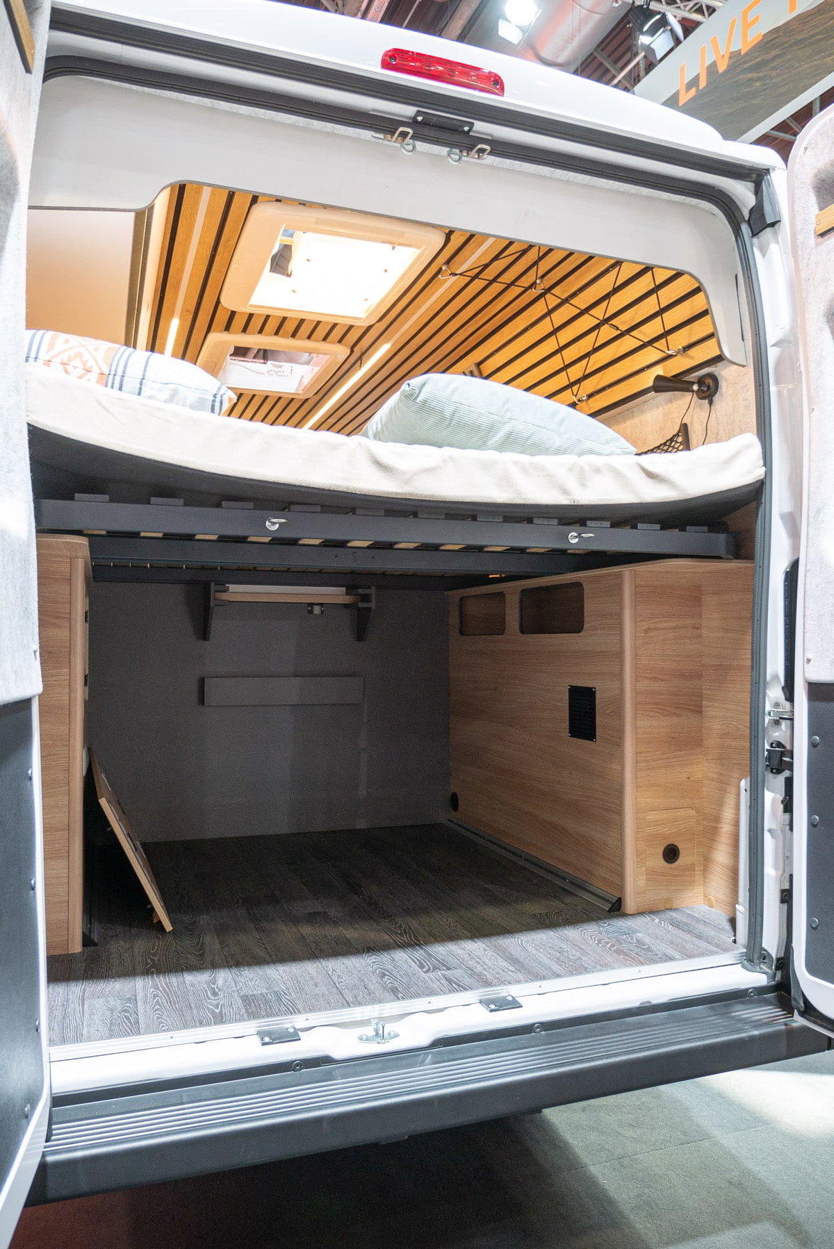 Weinsberg CaraLife 630 LQ Caravan Salon 2023 Heckgarage