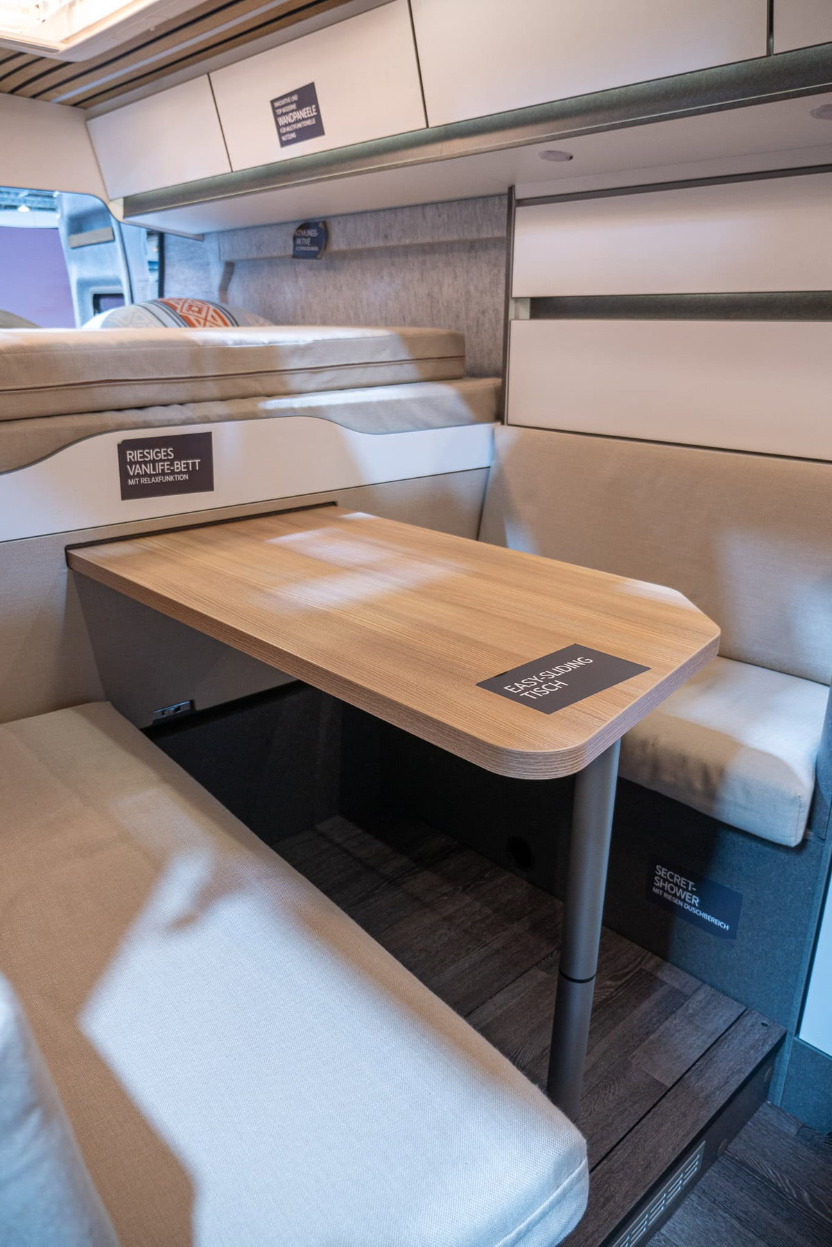 Weinsberg CaraLife 630 LQ Caravan Salon 2023 Tisch