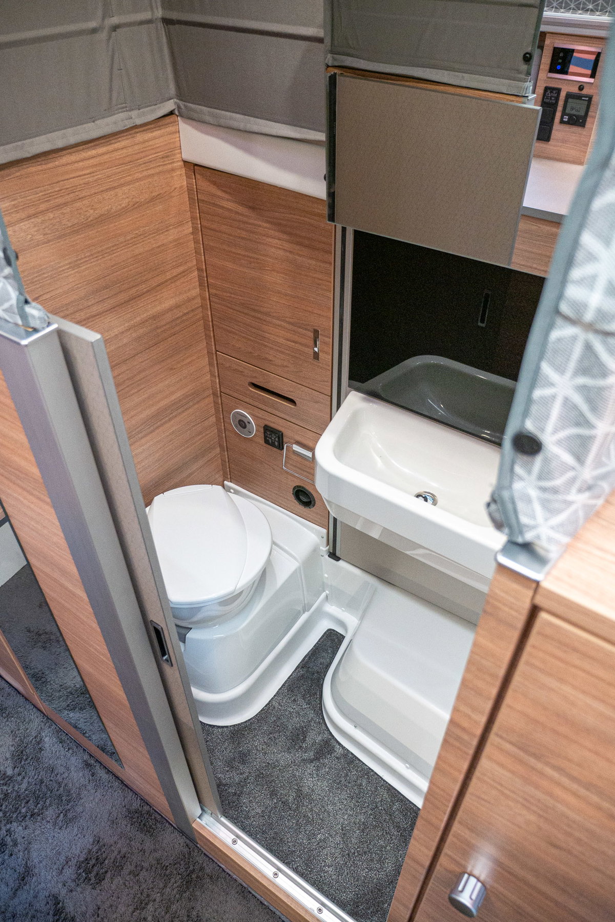 Weinsberg X-Cursion CUV 500 LT Bad Caravan Salon 2023