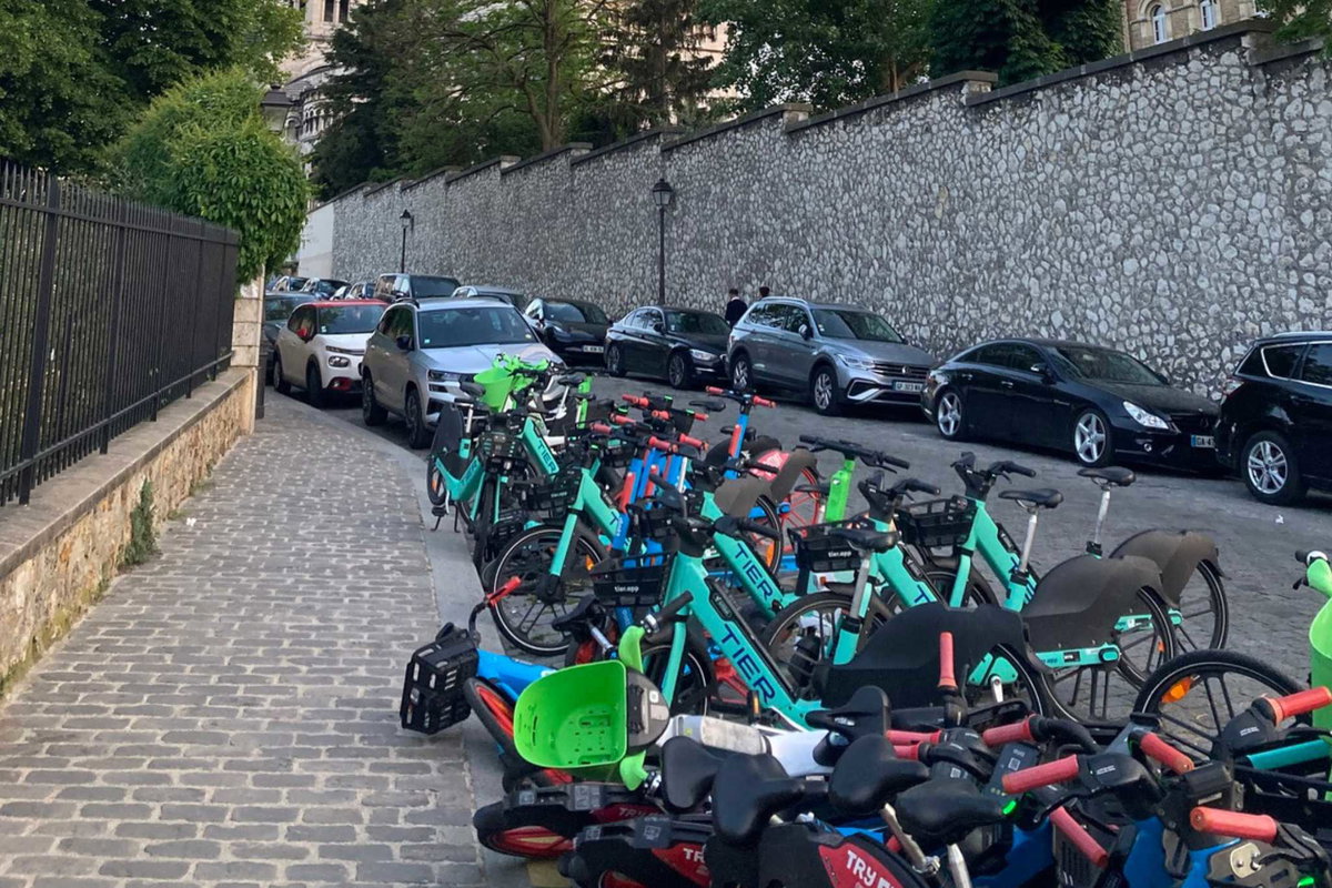Camping in Paris E-Bikes