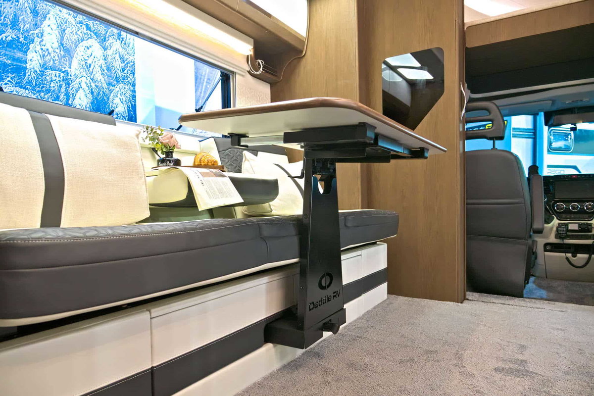 Deddle RV Carbonic Liner 78 - Tisch Caravan Salon 2024