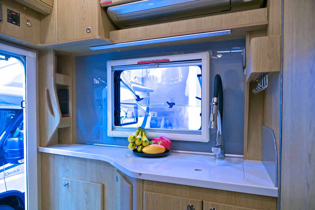 Deddle RV EASY TOUR E-PRO - Küche Caravan Salon 2024