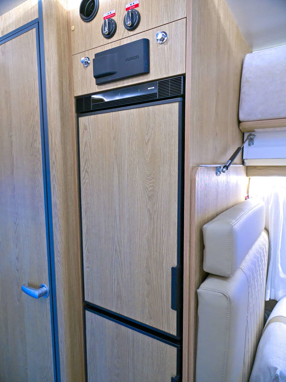 Deddle RV EASY TOUR E-PRO - Kühlschrank Caravan Salon 2024