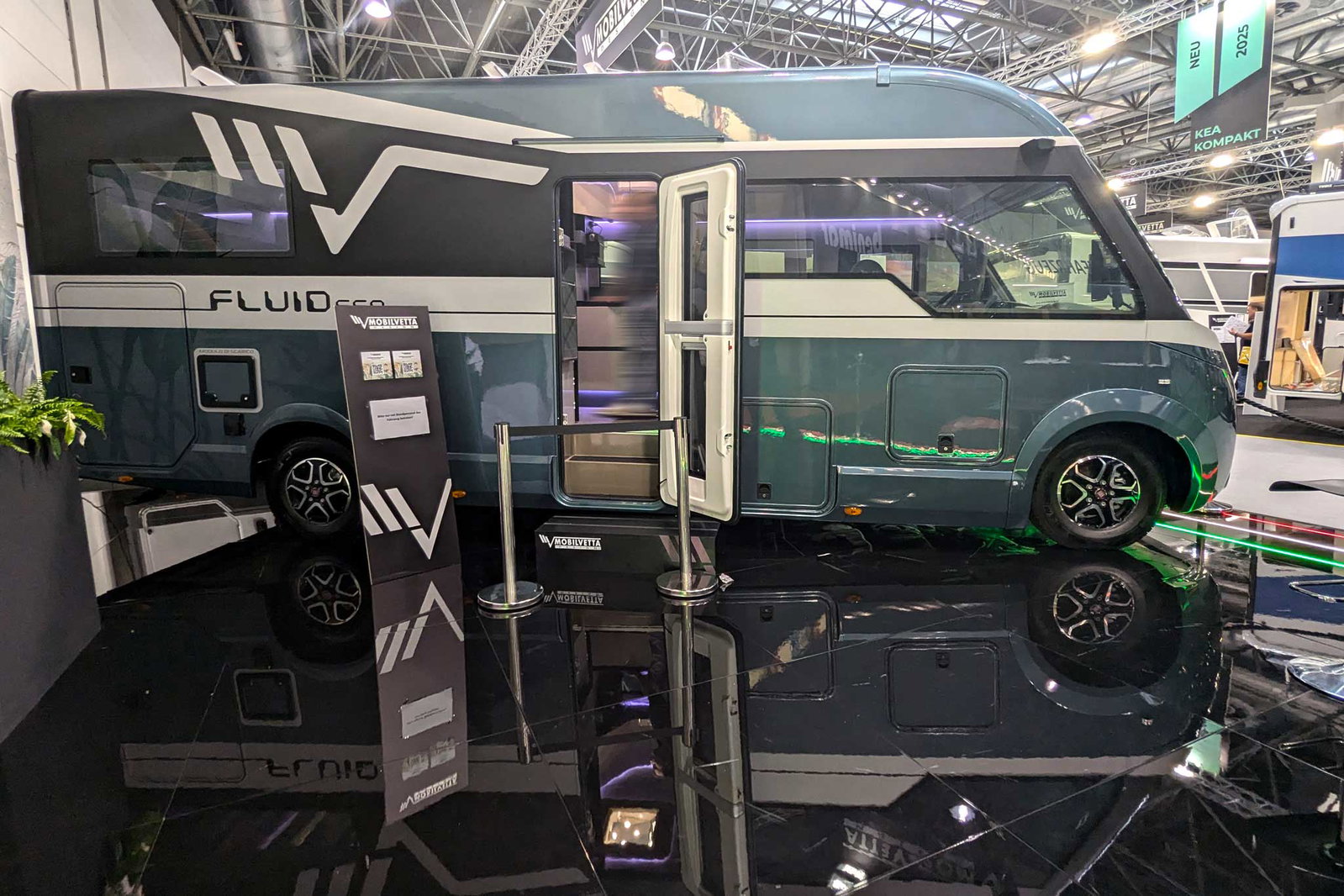 Mobilvetta Fluideen - Innovatieve designstudie 2024 met panoramisch skyroof en raamverduistering