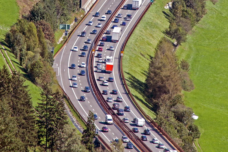 Gevreesd voor verkeerschaos op doorgangsroute door Alpen: Brenner-snelweg wordt een knelpunt in 2025