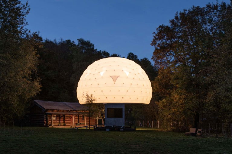2001 E22SS PIU!: Camping opnieuw uitgedacht - futuristisch en enigszins bizar