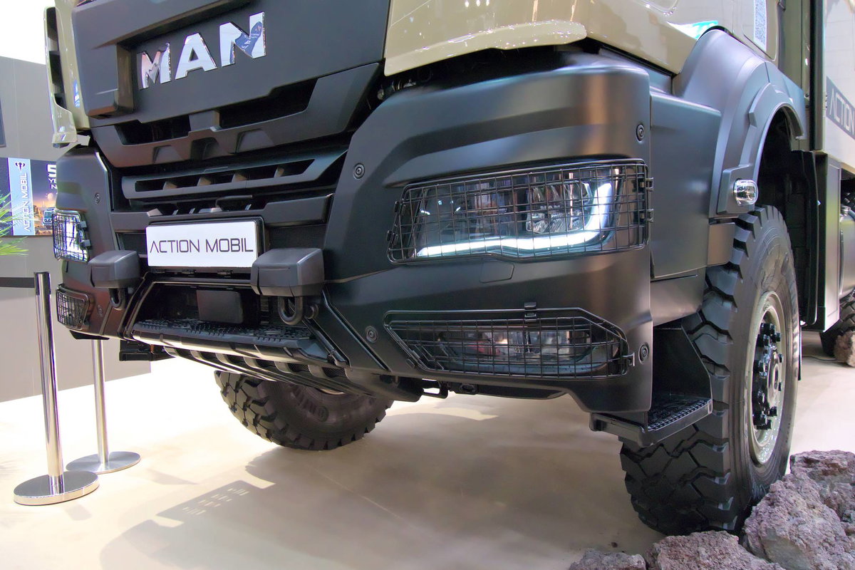 Action Mobil Global XRS 7400 Leopard 2.0 (2027): Front