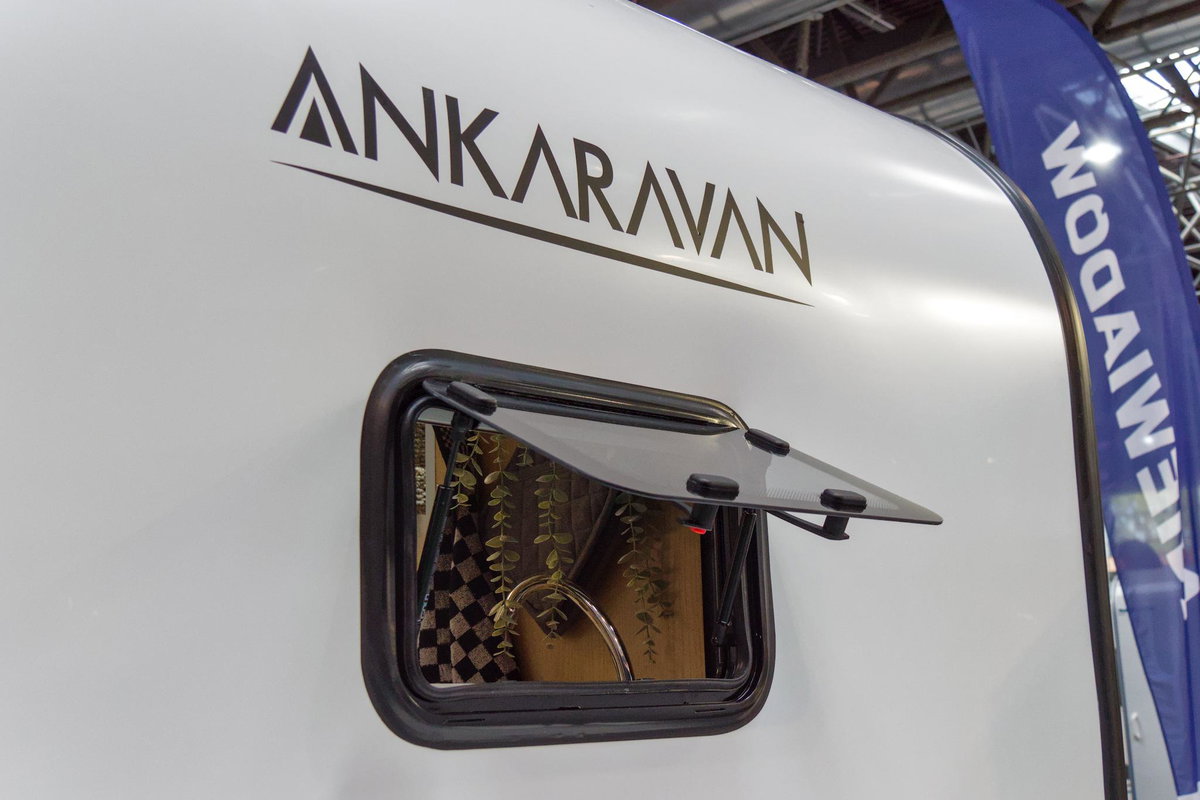 Ankaravan Mini 270 uitklapraam
