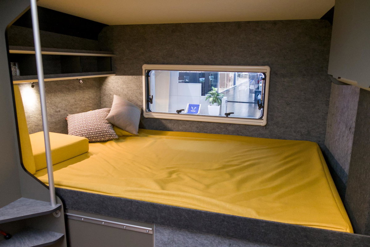Cityfrighter/ Vöhringer auf dem Caravan Salon 2026: Bett.