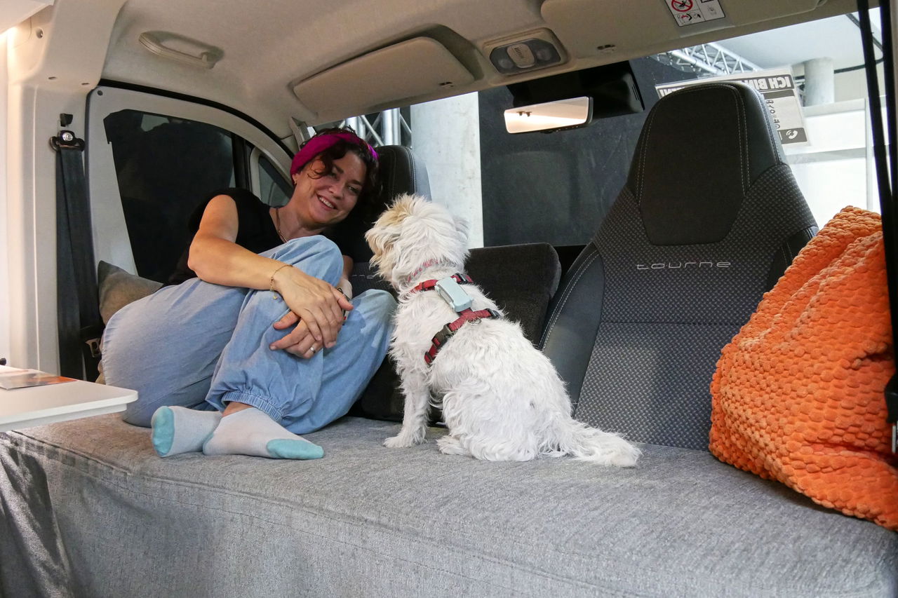 Cozy-Couch: Zo tover je een gezellige lounge in je campervan