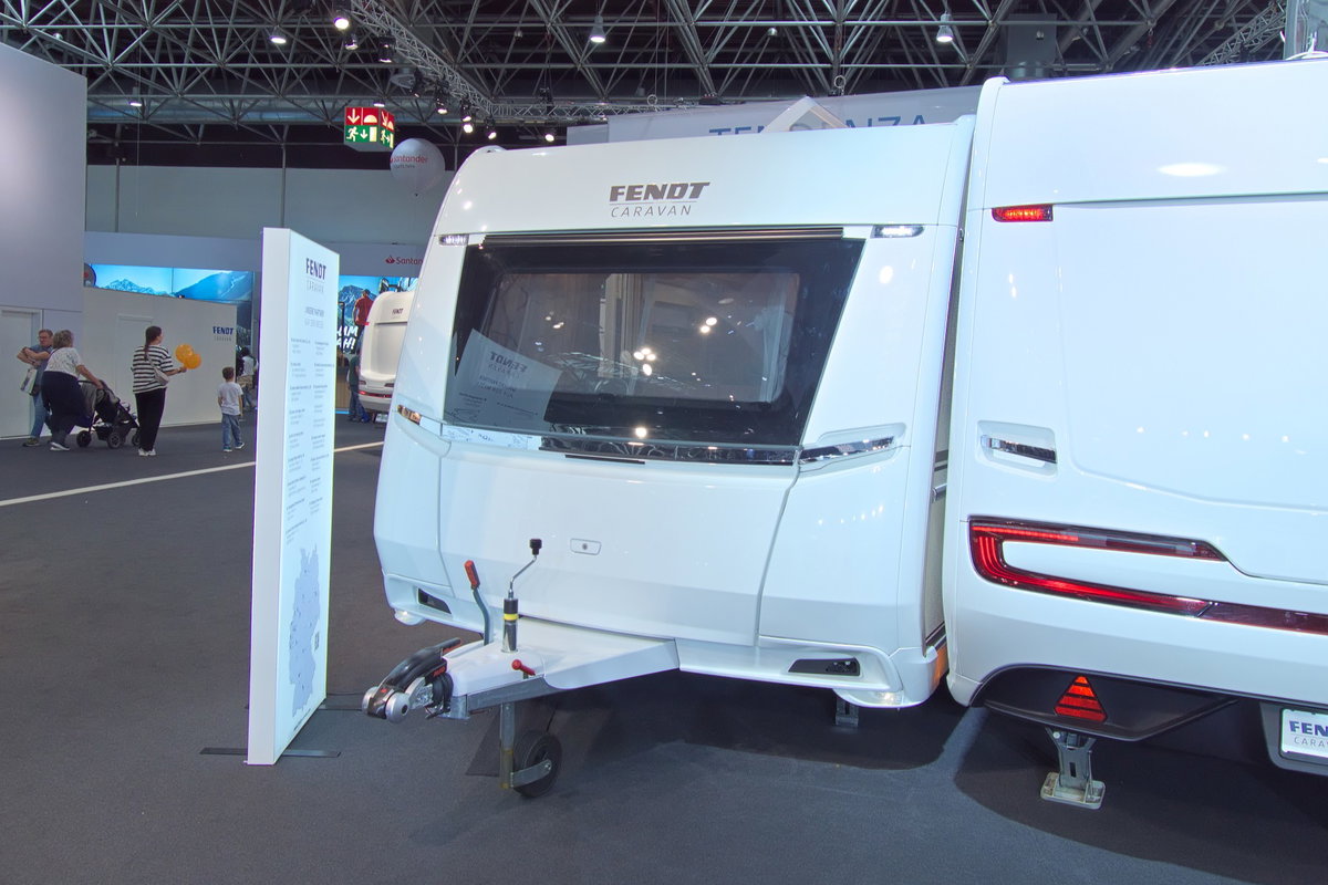 Fendt Tendenza 560 SFDW auf dem Caravan Salon 2026: Frontansicht mit Blick auf Deichsel.