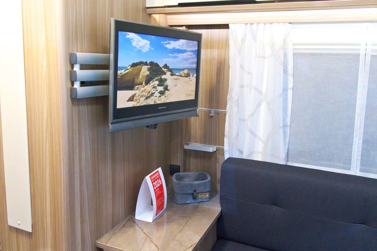 Fendt Tendenza 560 SFDW op de Caravan Salon 2026: televisie bij de zithoek.