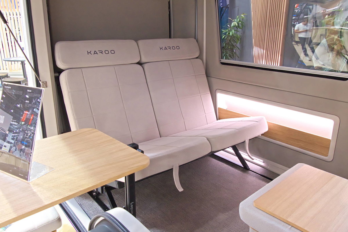 Karoo Wohnwagen (2027) auf dem Caravan Salon 2026: Sitzbank.