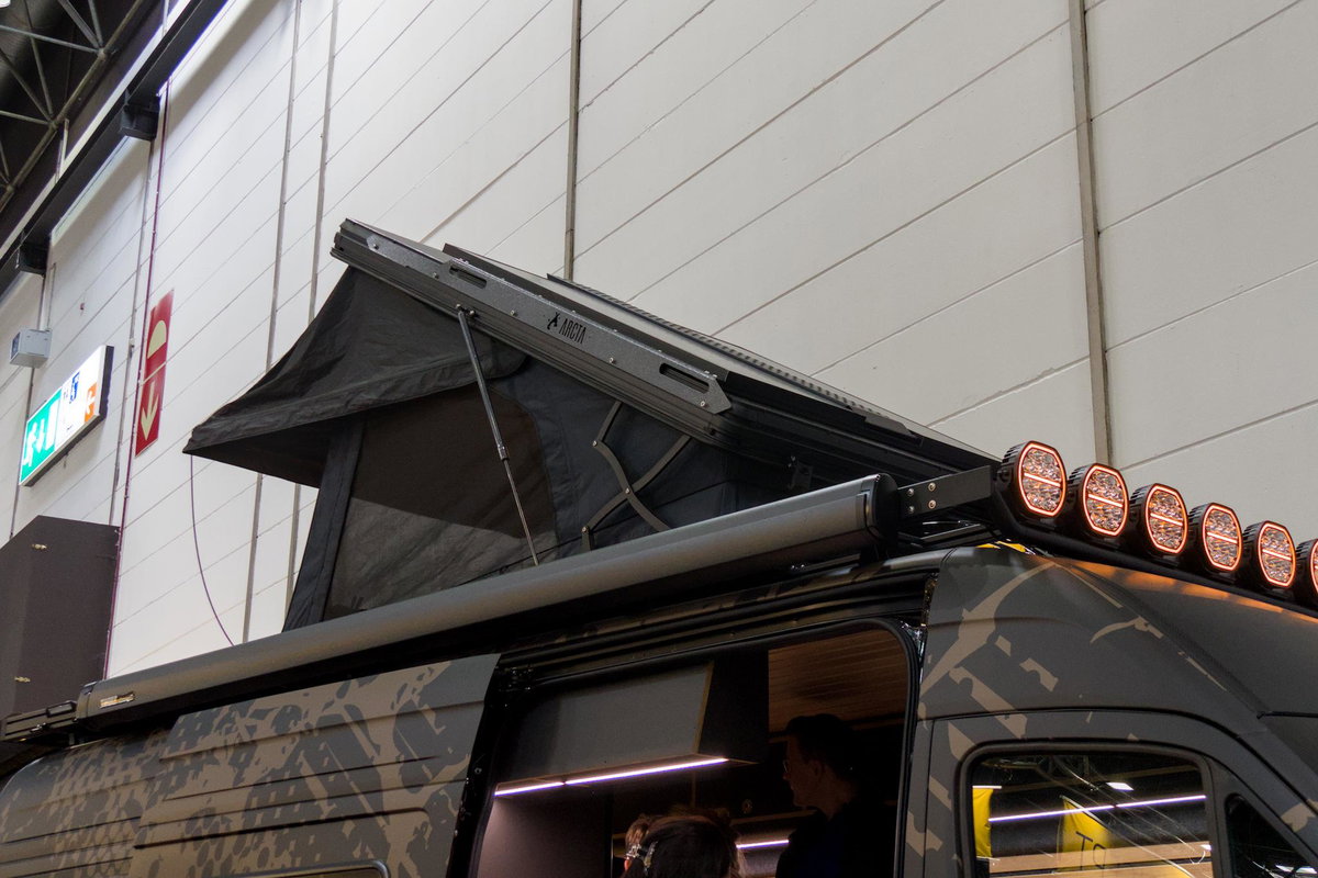 KEC Mountaineer Grand Expedition auf dem Caravan Salon 2026: Aufstelldach.
