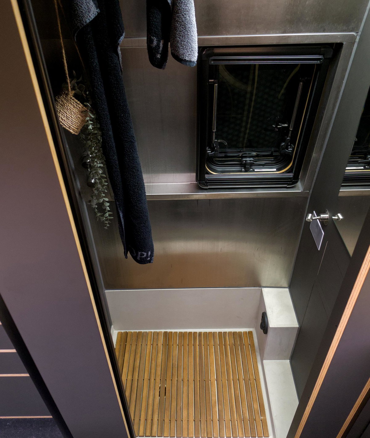KEC Mountaineer Grand Expedition op de Caravan Salon 2026: douche.