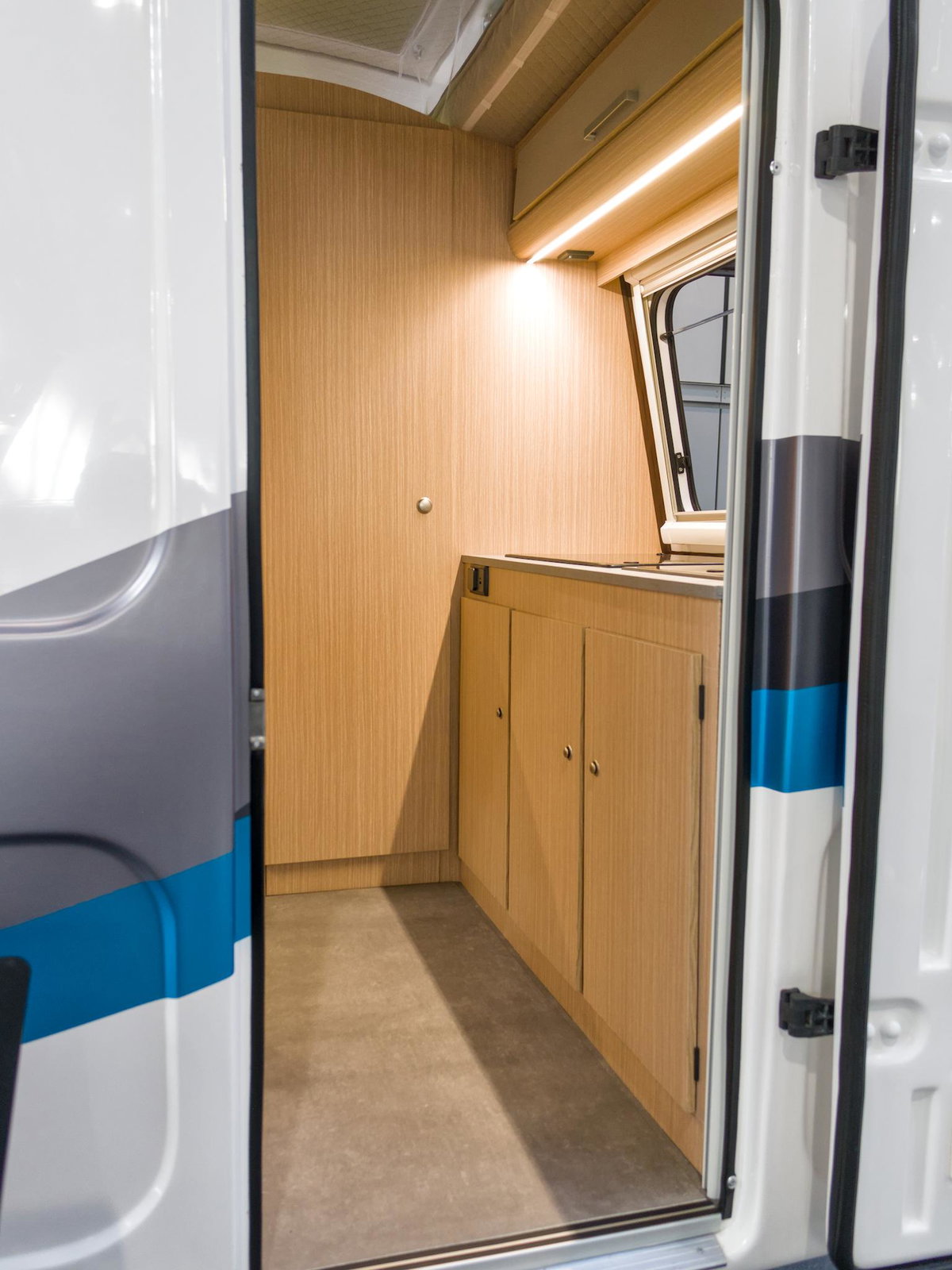 Niewiadow N126 ET Eingang mit Küche