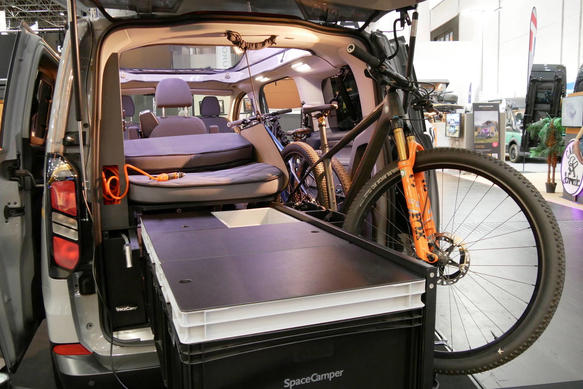 SpaceCamper (Ford): Heckansicht